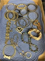 ASSORTED JEWELRY LOT / CAT PIN INCL