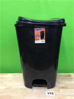 Hefty Step On 13 Gallon Trash Can