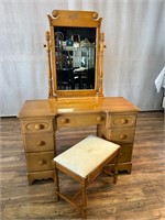 Maple Vanity with Mirror and Bench Wear