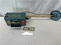 Vintage Metal Detector with Telescopic Arm