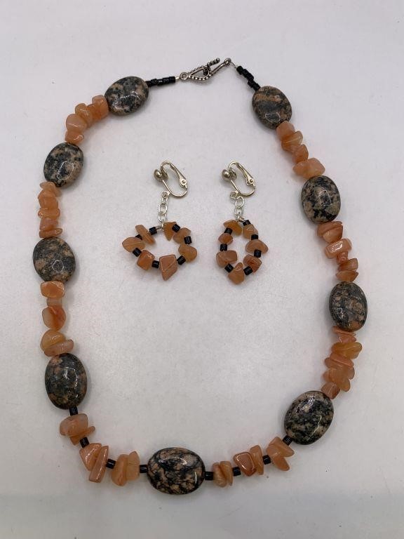 NATURAL STONE NECKLACE & PIERCED EARRING SET