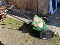 SCOTT'S FERTILIZER SPREADER - MORE