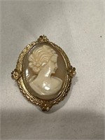 VERY NICE VINTAGE CAMEO PENDANT OR BROOCH SIGNED