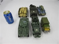 Tank + véhicules militaires en métal