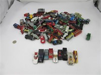 Plusieurs voitures die cast vintages