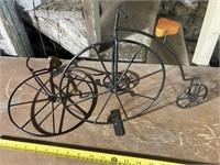 2 metal tricycle decorations, 1 won’t stand