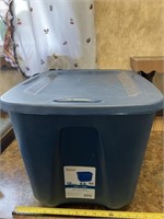 Homz 18 gal tote with lid