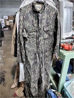 Deer River camouflage thin overalls size medium