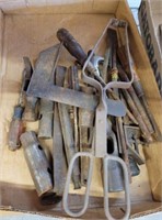 TRAY OF VINTAGE HAND TOOLS