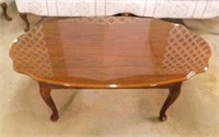 Coffee table w/ Queen Anne legs, 42" x 24" x 15"