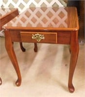 End table w/ drawer & Queen Anne legs,