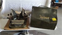 THE OLIVER TYPEWRITER #5 STANDARD VISIBLE