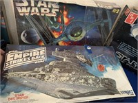 2 PC STAR WARS MODELS SEALED SOME WATER DAMAGE