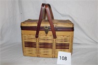 WICKER LUNCH BOX /BASKET