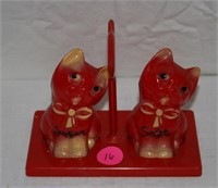 1950'S RED PLASTIC CAT S/P SHAKERS WITH STAND
