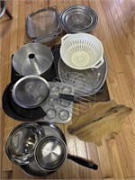 Kitchen Strainers, Muffin & Cake Pans & more