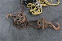 ANTIQUE CHAIN HOIST