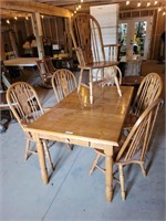 SQUARE OAK DINING ROOM TABLE W/ 6 CHAIRS
