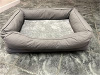 NO NAME BRAND, 23"X 29"  WITH 3.5" PAD DOG BED
