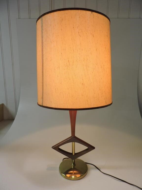 MID CENTURY MODERN TEAK TABLE LAMP W/LAMP SHADE