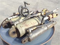 Lot of 4 assorted hydraulic cylinders with