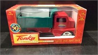 Tonya Toys Classic 1949 Dump Truck 1:18 Scale
