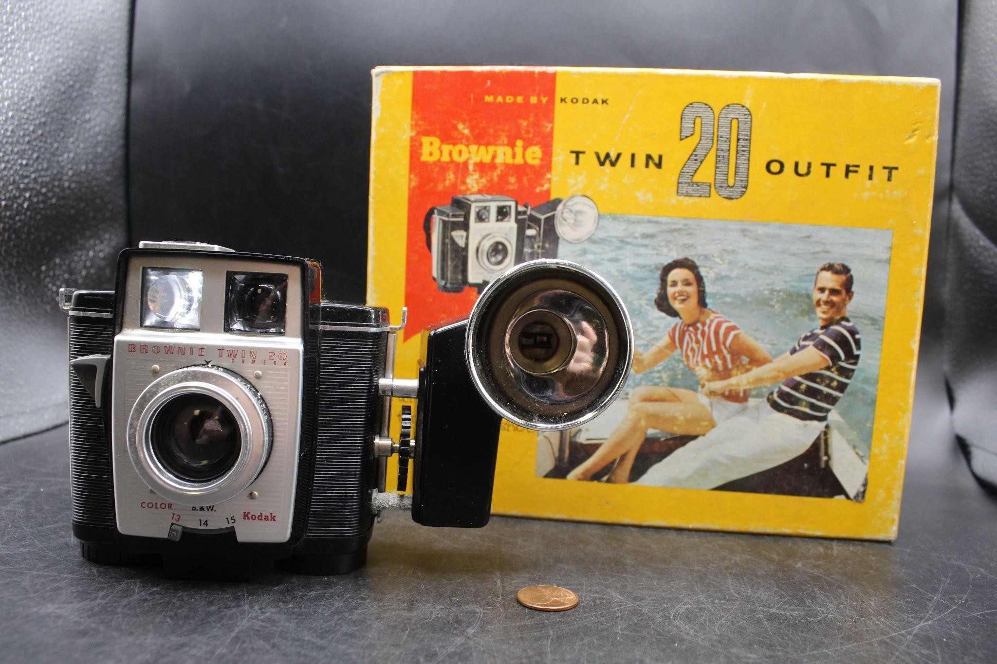 Vtg. Kodak Brownie Twin 20 Film Camera W/Box