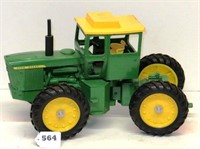 Ertl JD 7520 with no Air Cleaner, 1/16