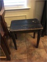 ANTIQUE TABLE 19 INCHES TALL