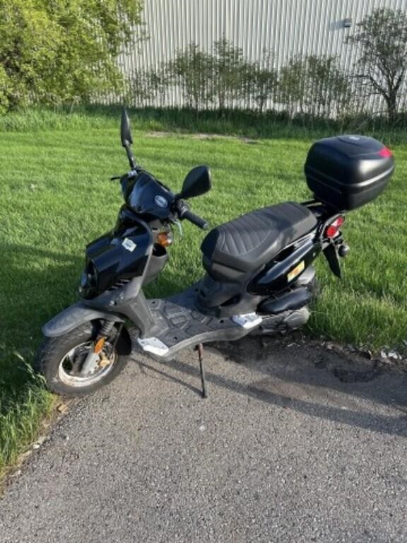 Gas powered scooter, for parts or repair. Will be