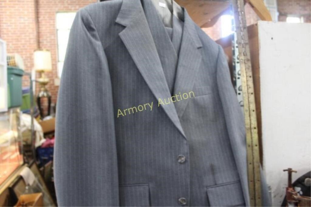 MEN'S SUIT