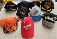 W - LOT OF COLLECTIBLE HATS (A10)