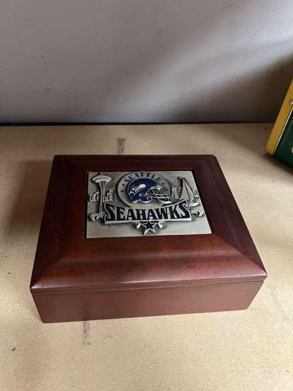 SEATLE SEAHAWKS WOOD BOX