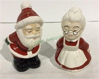 Vintage kissing Mr. and Mrs. Claus salt and
