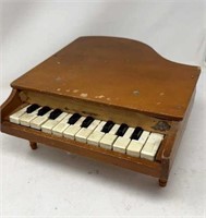 Vintage toy Grand Piano, Keys Seem to Work