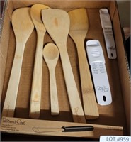 PAMPERED CHEF WOODEN SPOONS & KITCHEN ACCESORIES