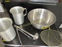 SS mixing bowl, 3L measuring cup, strainer