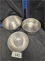 3 steel mixing bowls