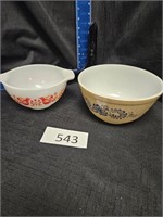 2 Vintage Pyrex Bowls