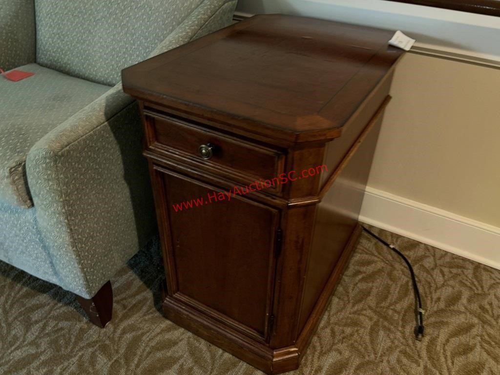 HECHMAN SIDE TABLE / CABINET