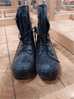 Bata boots size 9