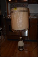 421: 46 in. H floor lamp vintage, lrg 16 in shade