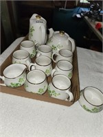 Vintage Wade Porcelain Tea Pots & Cuos, Ireland