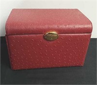 Locking 10 x 6 x 6.5 inch jewelry box with key