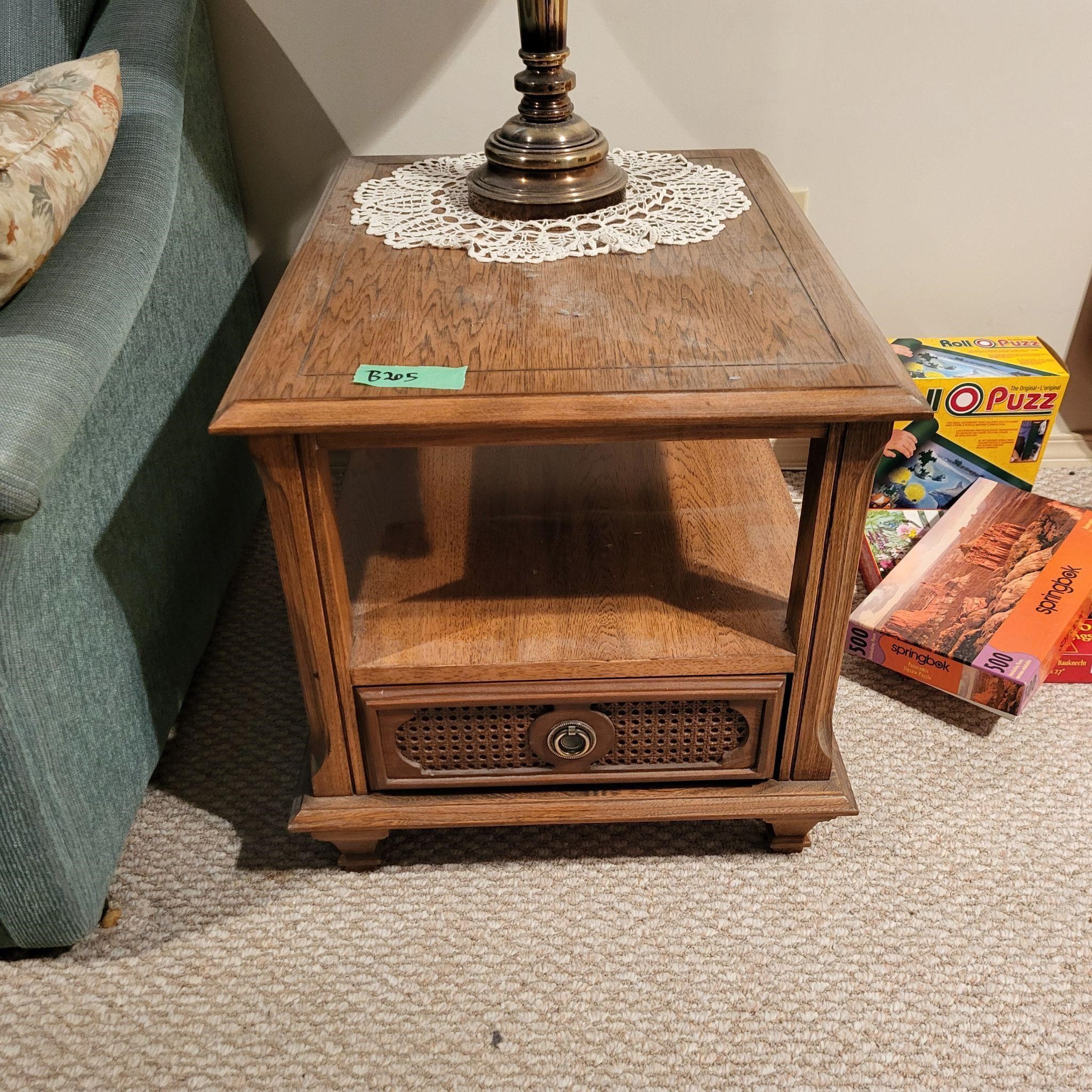 B206 End table