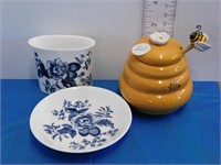 WORCESTER PLATE AND DISH,  HONEY POT