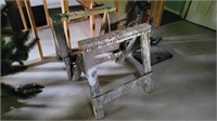 2 sawhorses