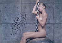 Autograph COA Miley Cyrus Photo