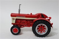 INTERNATIONAL 560 TRACTOR ERTL 1/16