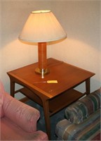 End stand with lamp